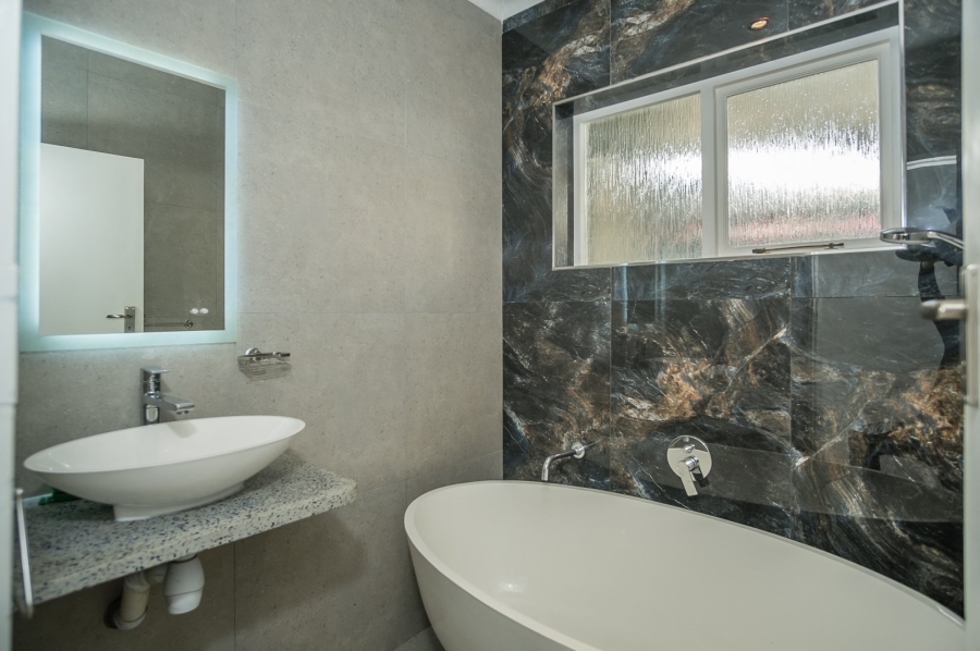 5 Bedroom Property for Sale in Simons Town Western Cape